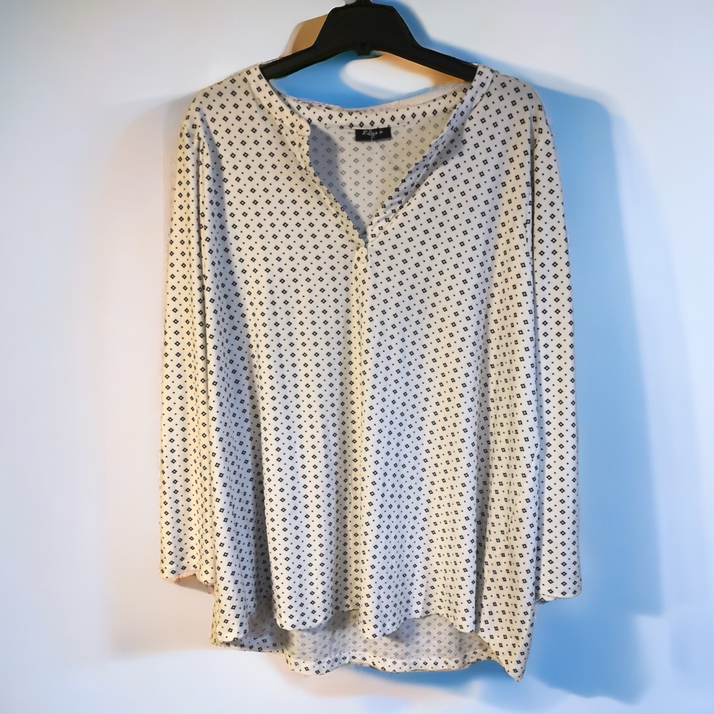 2 Dye 4 White and Black Diamond Pattern Long Sleeve Vneck Blouse Top 2x